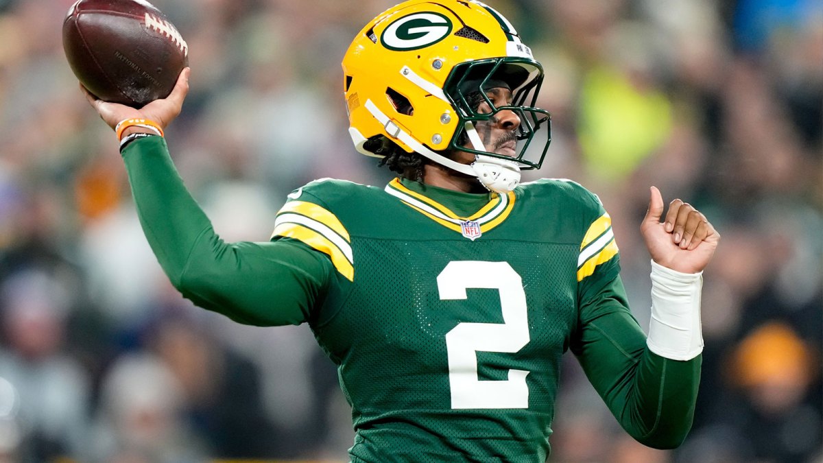 Green Bay Packers quarterback Malik Willis (2) throws a pass during the second quarter against the Baltimore Ravens at Lambeau Field.