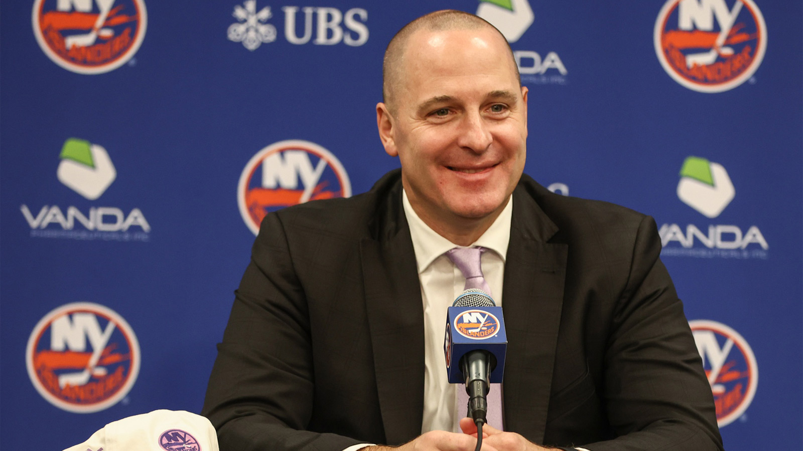 Islanders GM teases aggressive NHL trade deadline strategy with 1st-round picks