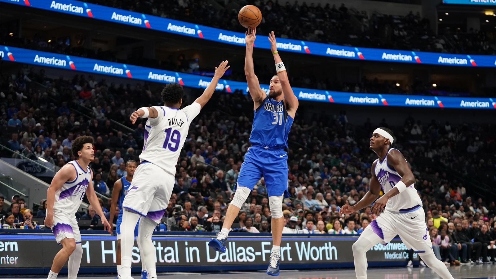 Mavericks’ Klay Thompson shouts out dad, Reggie Miller, Ray Allen after historic turn-back-the-clock game