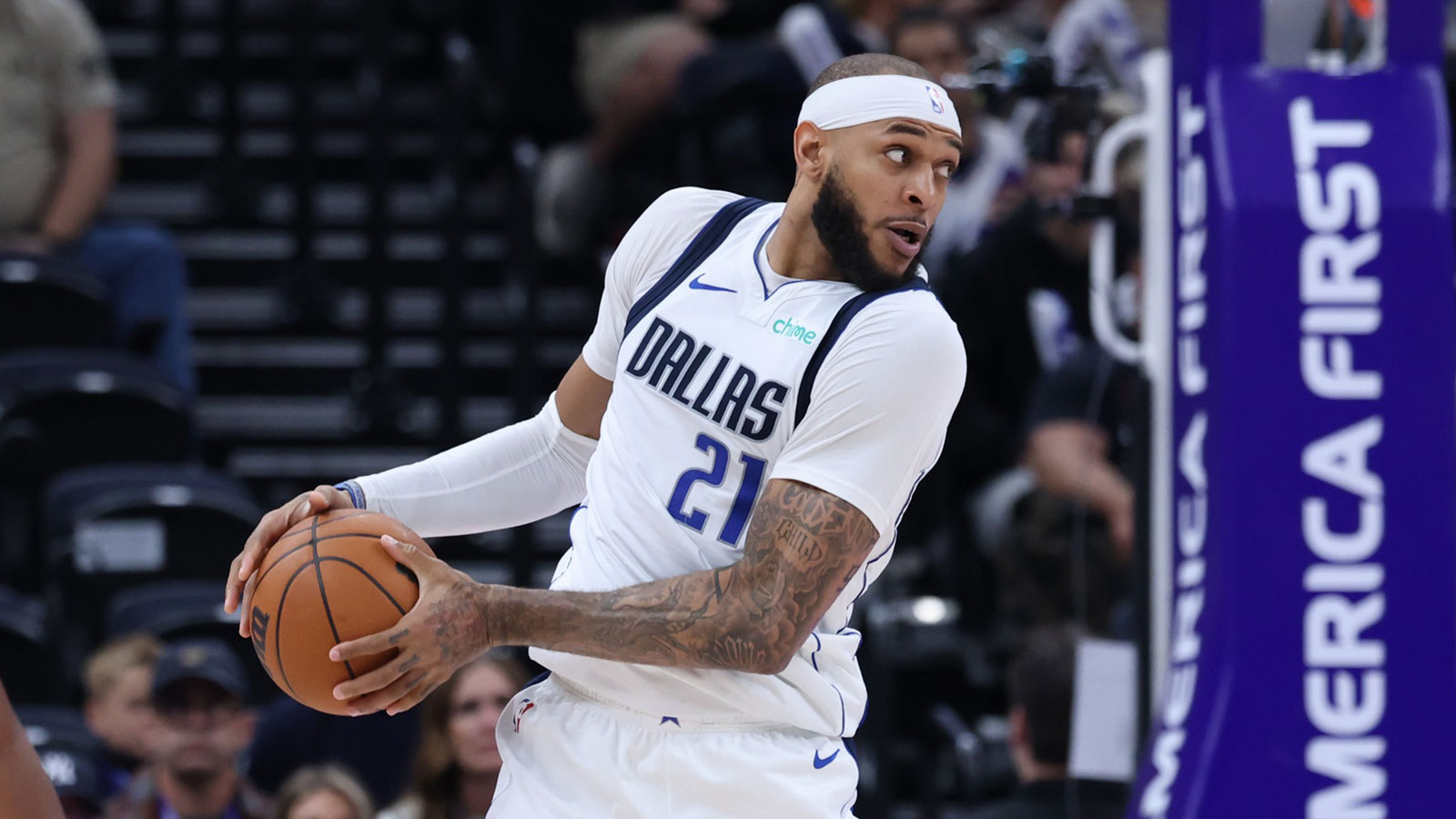 Dallas Mavericks forward Daniel Gafford (21) looks to pass against the Utah Jazz during the second half at Delta Center.