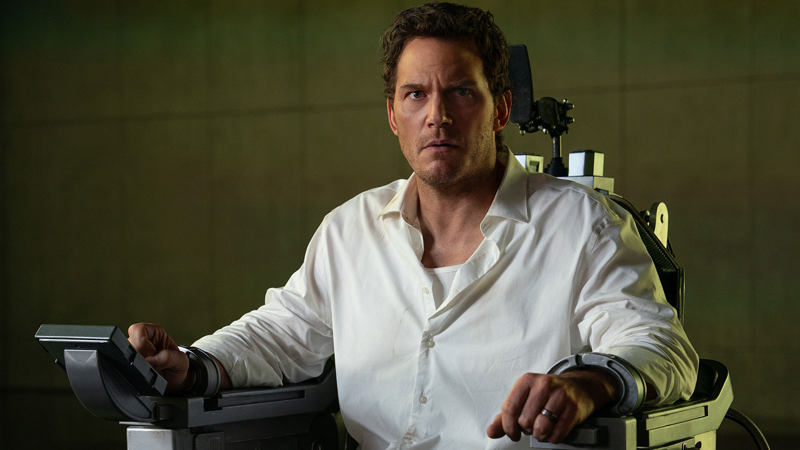 https://wp.clutchpoints.com/wp-content/uploads/2026/01/Mercy-review-Chris-Pratt-AI-movie-should-scare-us-but-it-doesnt-4.jpg