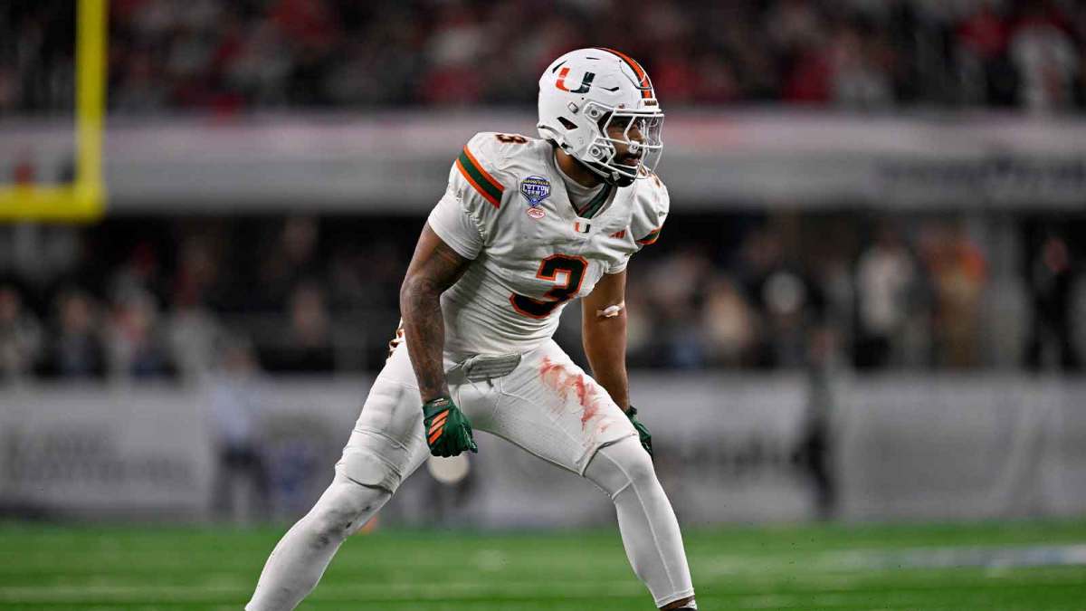 Miami Hurricanes defensive lineman Akheem Mesidor (3) drops into position during the 2025 Cotton Bowl and quarterfinal game of the College Football Playoff at AT&T Stadium.