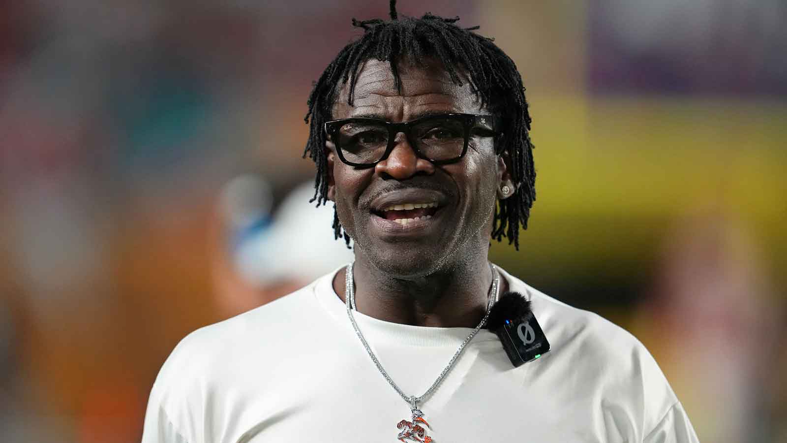 Michael Irvin hilariously calls out wild online allegations