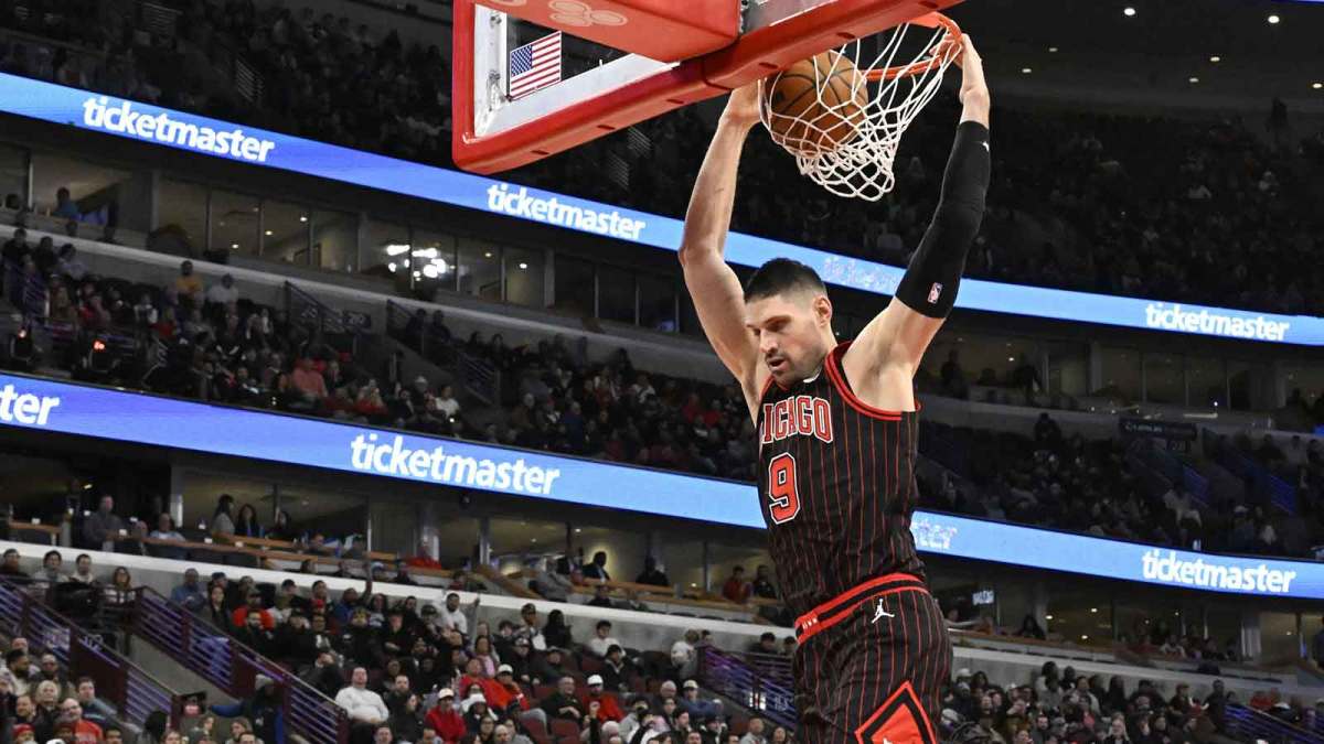 Jan 20, 2026; Chicago, Illinois, USA; Chicago Bulls center Nikola Vucevic (9) dunks the ball against the LA Clippers during the second half at United Center. Mandatory Credit: Matt Marton-Imagn Images