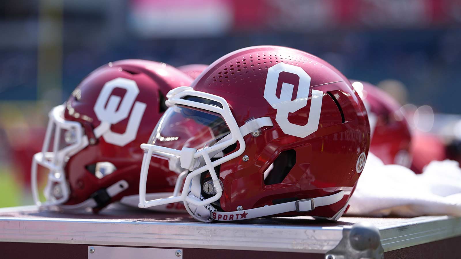 Oklahoma closing in on deal with new athletic director