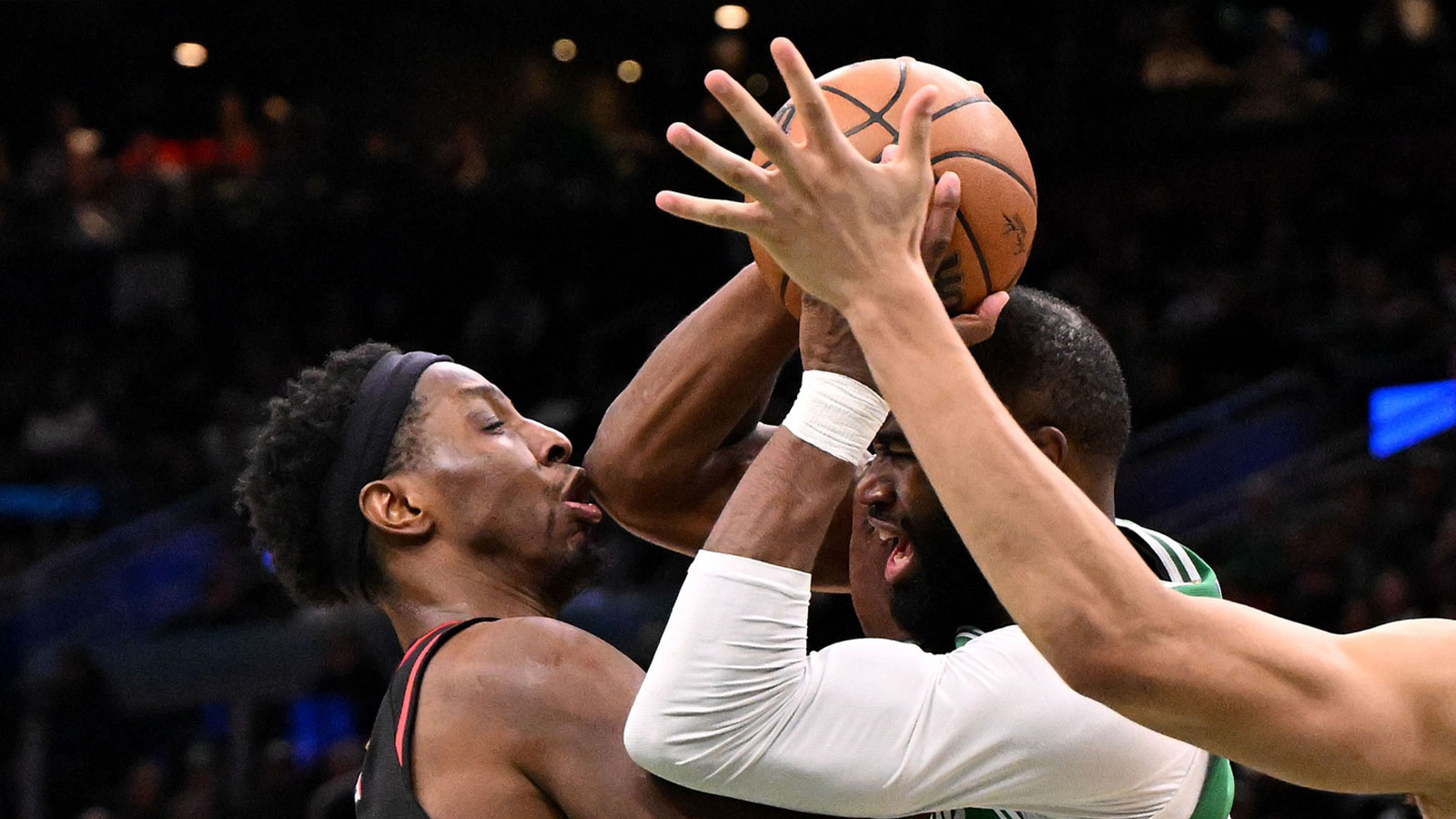 Hawks’ Onyeka Okongwu shows off graphic picture of bloody mouth with missing tooth