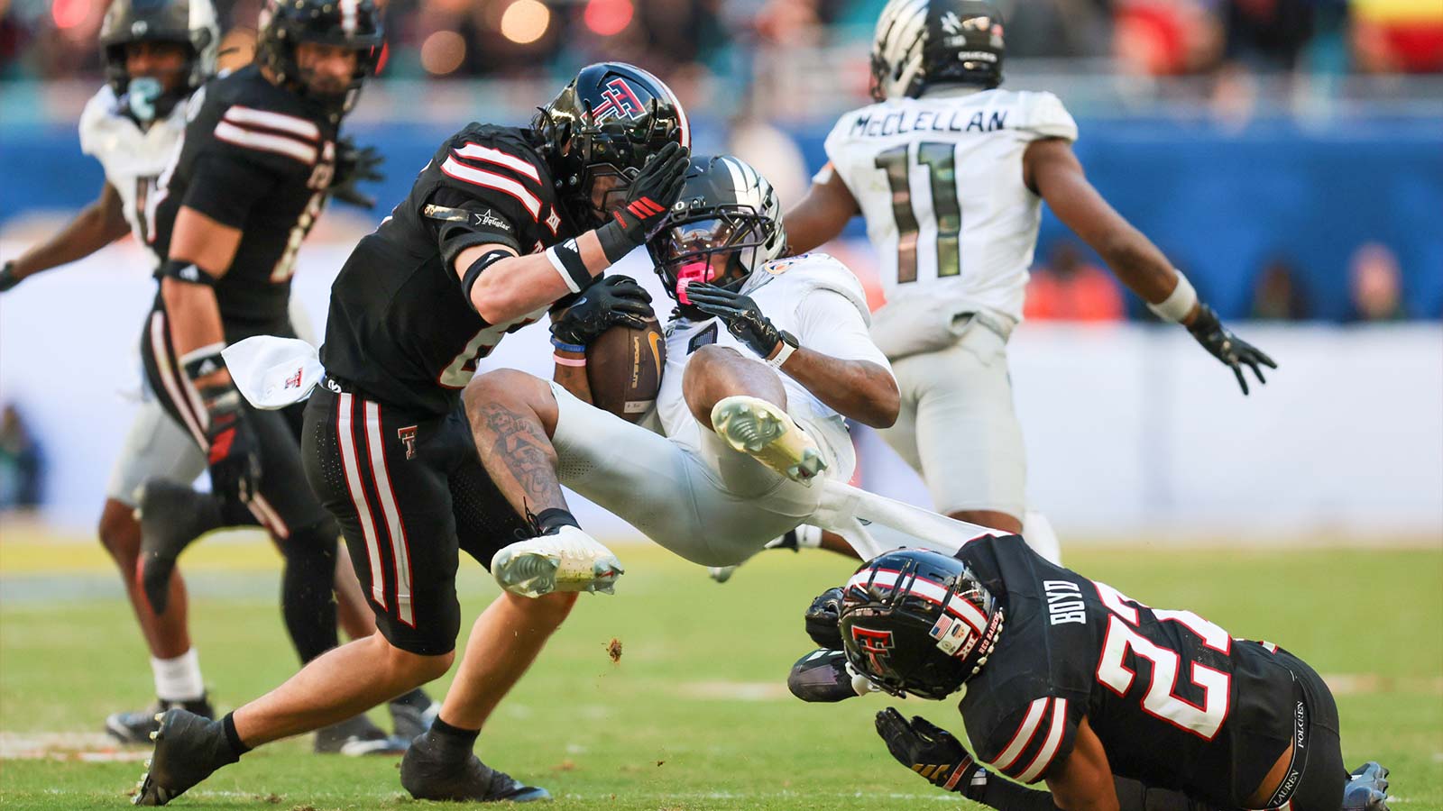 Brutal first half of Oregon vs Texas Tech has fans meme-happy