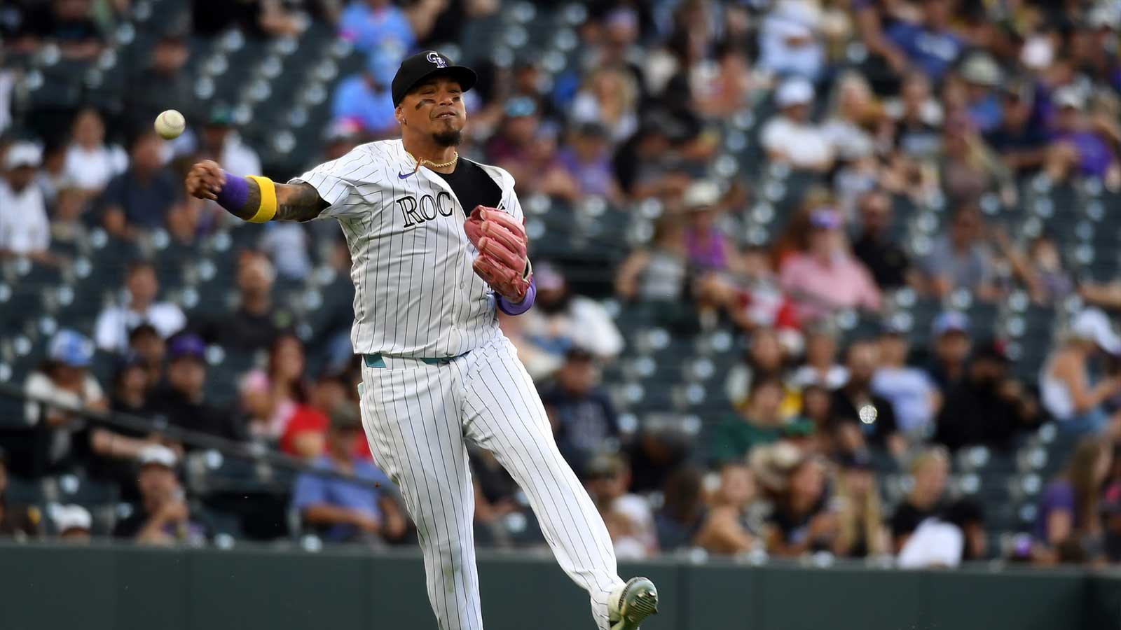 Twins agree to contract with ex-Braves, Rockies infielder Orlando Arcia