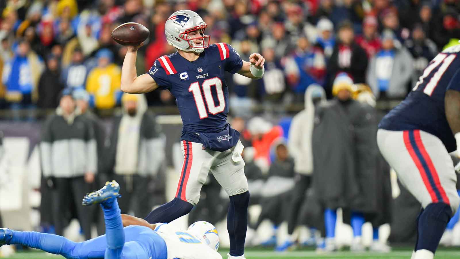 New England Patriots quarterback Drake Maye (10) throws a pass during the fourth quarter against the Los Angeles Chargers in an AFC Wild Card Round game at Gillette Stadium.