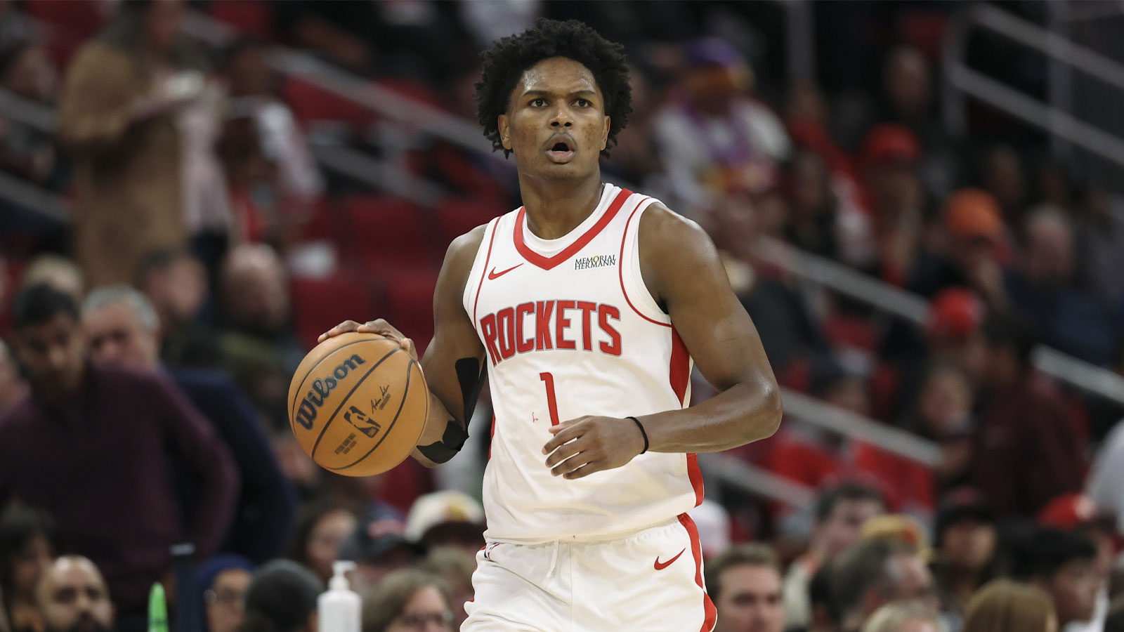 Rockets’ Amen Thompson bodies Dillon Brooks for highlight bucket