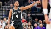 San Antonio Spurs guard De'Aaron Fox (4) signals during the first half against the Utah Jazz at Delta Center.
