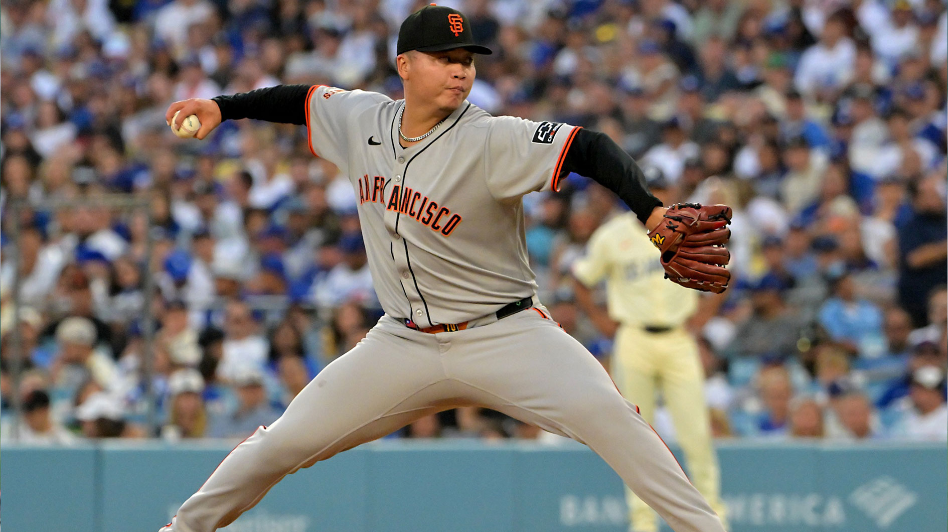 Astros acquire intriguing pitcher in trade with Giants