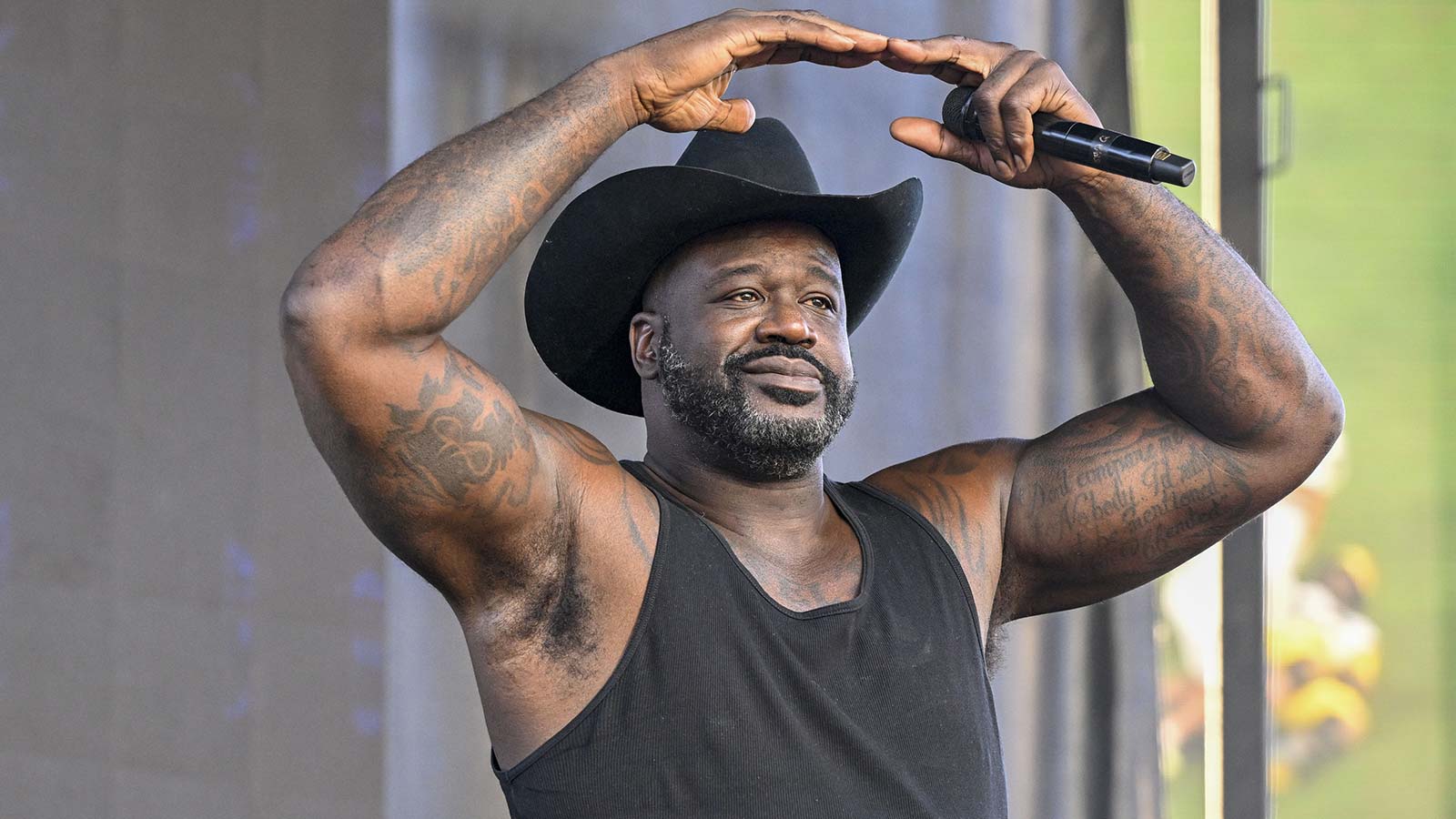 Shaq reveals why he ‘doesn’t shoot his shot’ at women