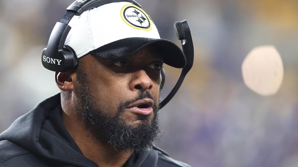 Pittsburgh Steelers head coach Mike Tomlin reacts against the Baltimore Ravens during the second half at Acrisure Stadium.
