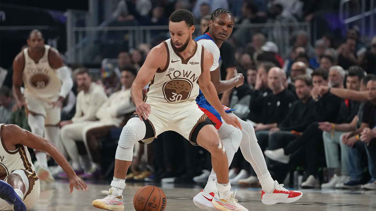 Golden State Warriors guard Stephen Curry (30) turns the ball over in front of Detroit Pistons guard Ausar Thompson (9) in the first quarter at the Chase Center.