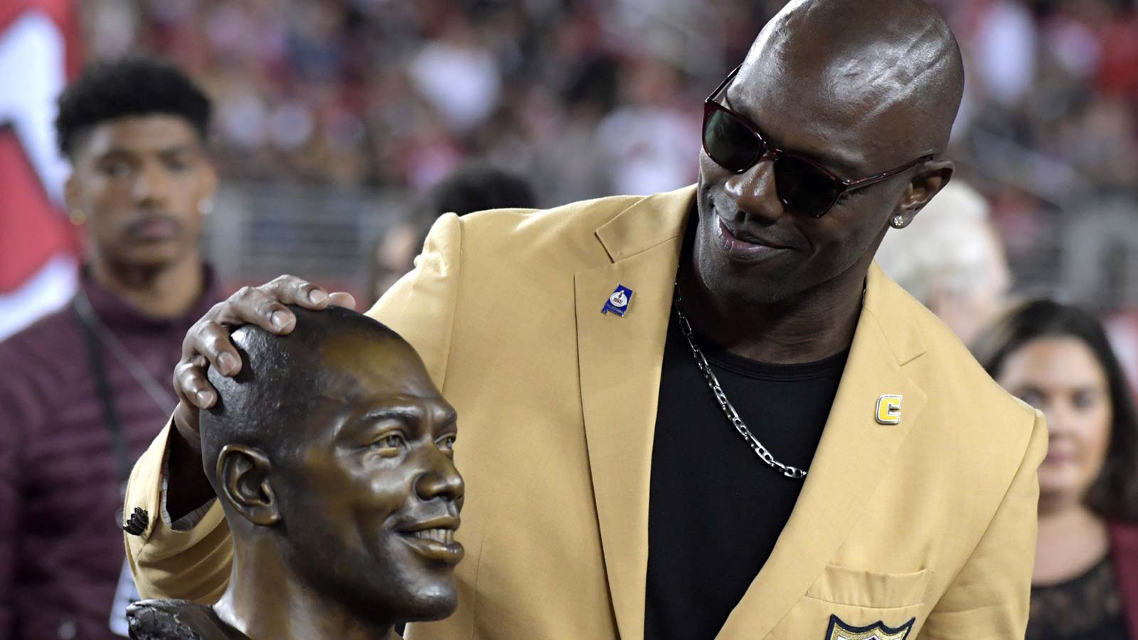 San Francisco 49ers former receiver Terrell Owens poses with his bust during halftime ceremony to recognize his induction into the Pro Football Hall of Fame at Levi's Stadium.