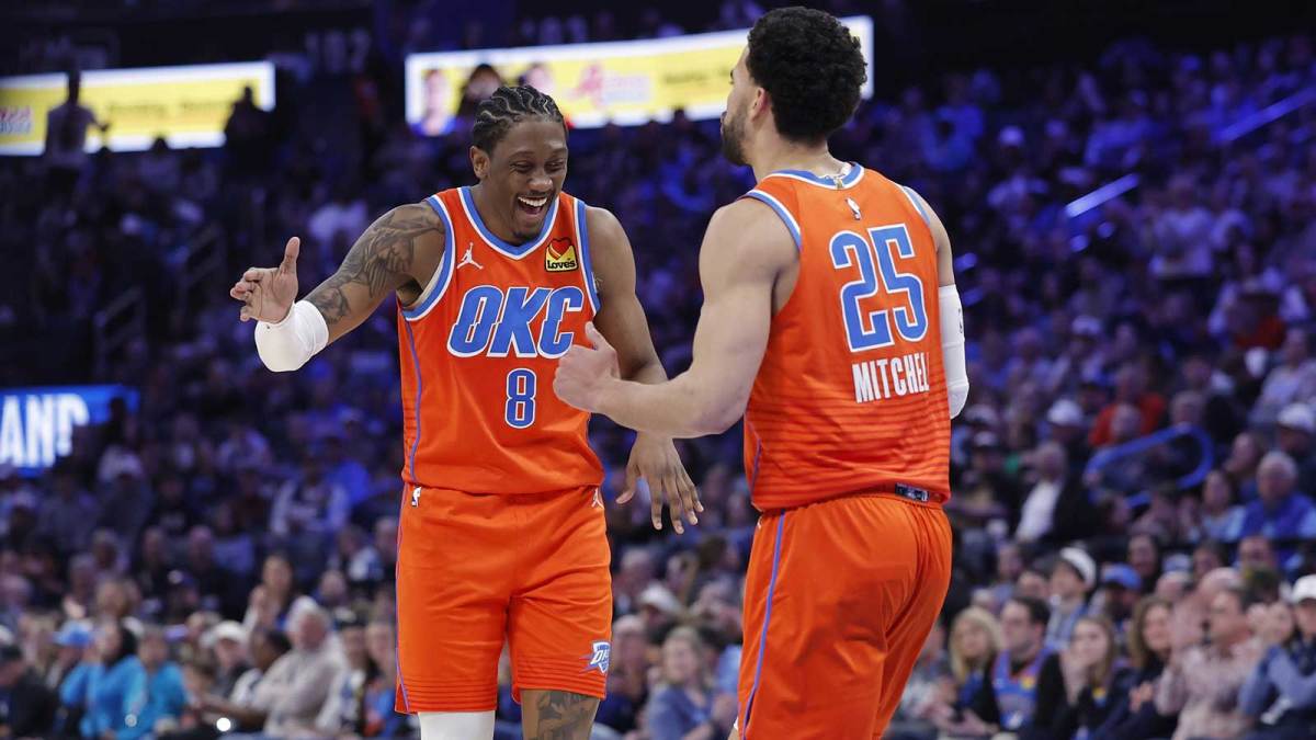 Thunder guard/forward Jalen Williams (8) goes up for a basket as Miami Heat forward Nikola Jović (5) defends during the second half at Paycom Center