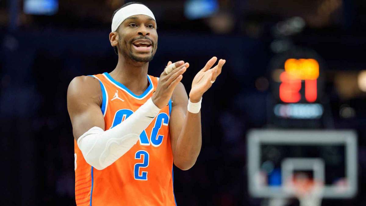 Thunder guard Shai Gilgeous-Alexander (2) gestures to teammates in the second quarter against the Minnesota Timberwolves at Target Center