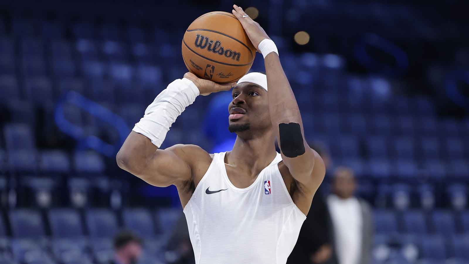 Thunder guard Shai Gilgeous-Alexander warms up before a game against the San Antonio Spurs at Paycom Center