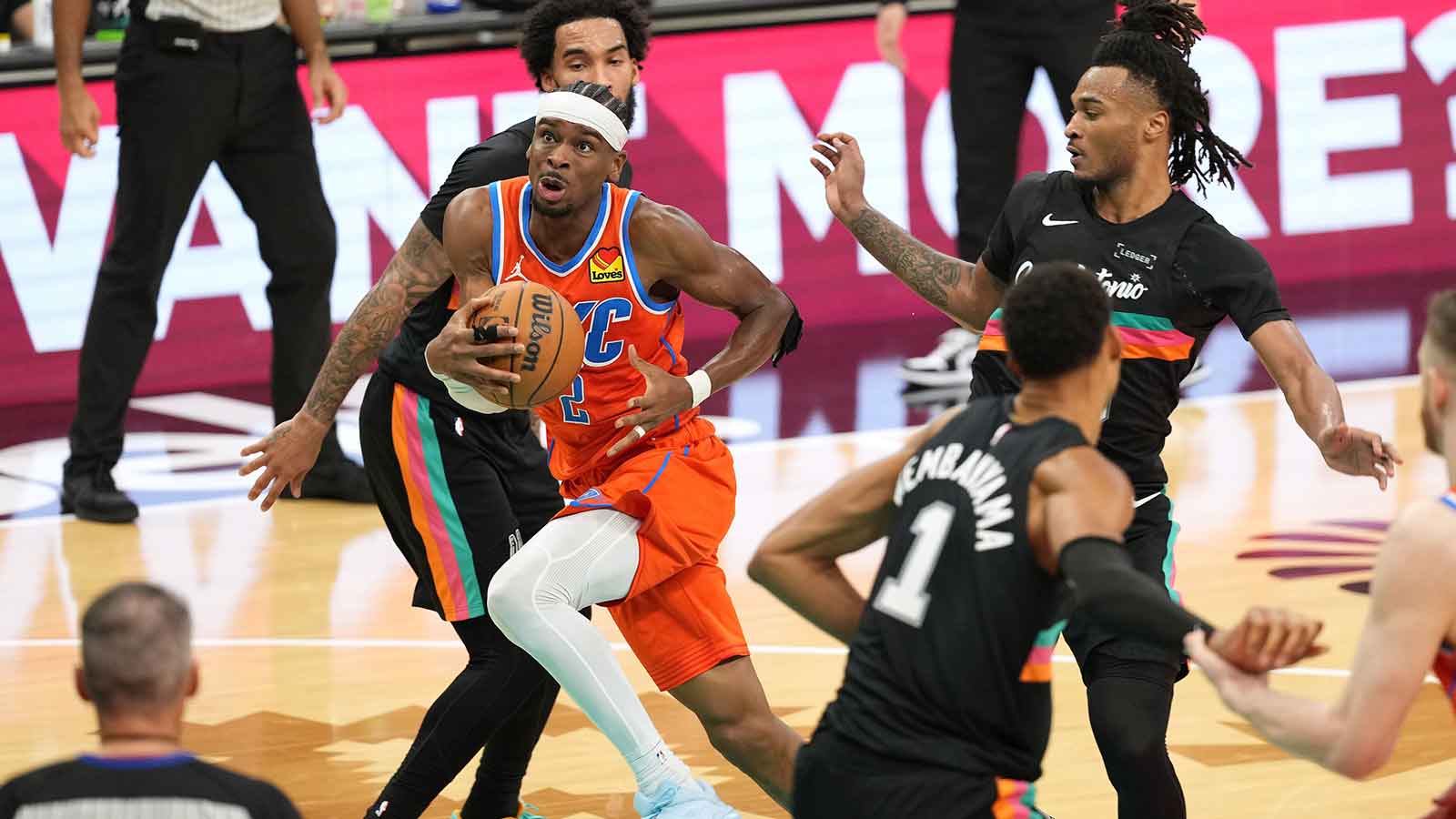 Thunder guard Shai Gilgeous-Alexander (2) drives to the basket past San Antonio Spurs guard Stephon Castle (5) and forward Julian Champagnie (30) during the second half at Frost Bank Center