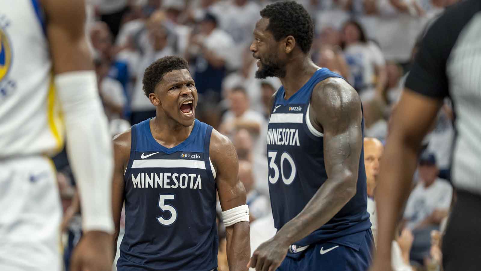 Timberwolves’ Anthony Edwards, Julius Randle’s son have hilarious in-sync reactions