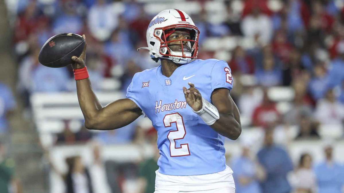 Houston Cougars quarterback Zeon Chriss (2) throws a pass that is intercepted during the fourth quarter against the Baylor Bears at TDECU Stadium.