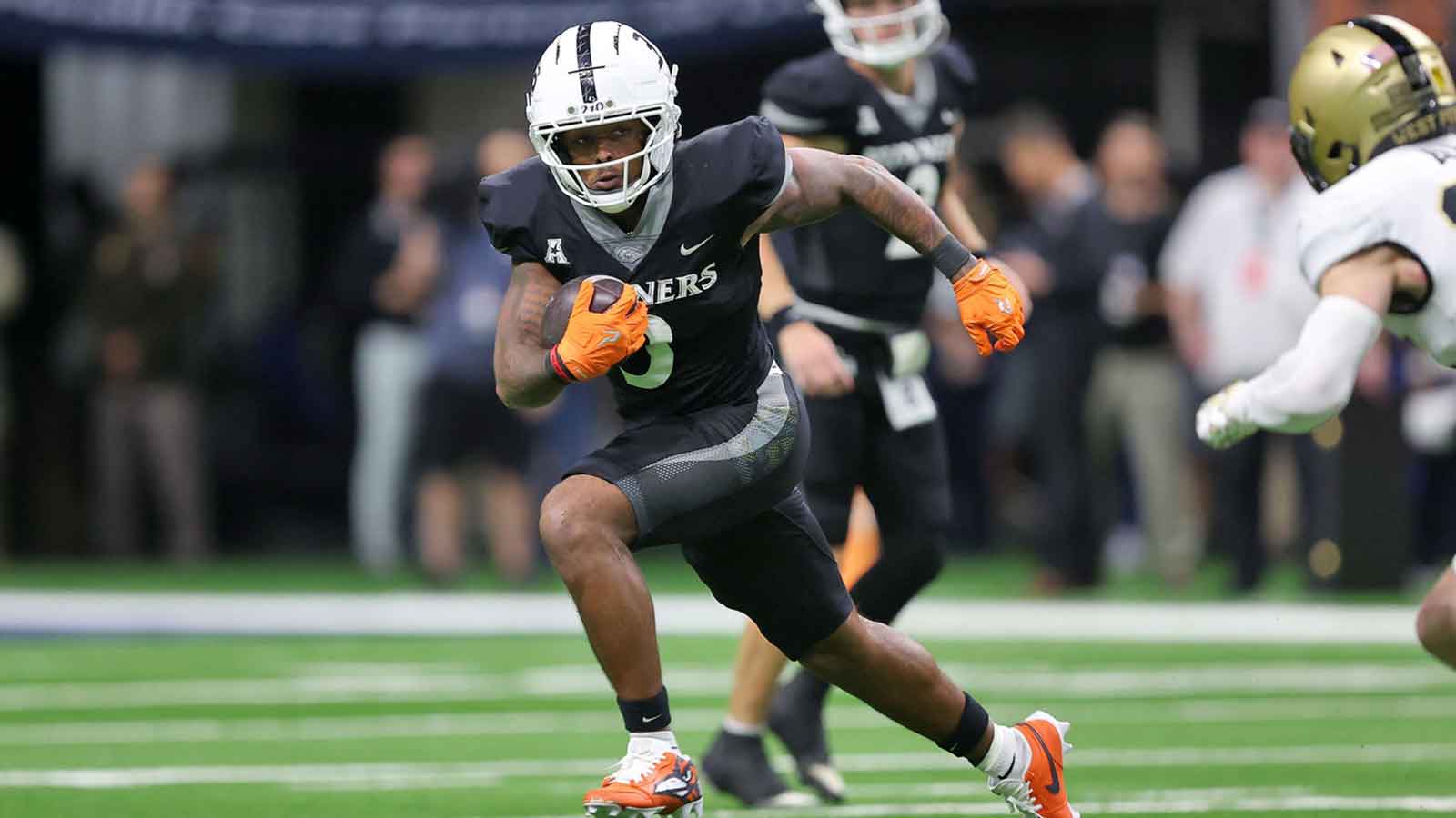 UTSA Roadrunners running back Robert Henry Jr. (3) runs with the ball against the Army Black Knights during the first half at the Alamodome.