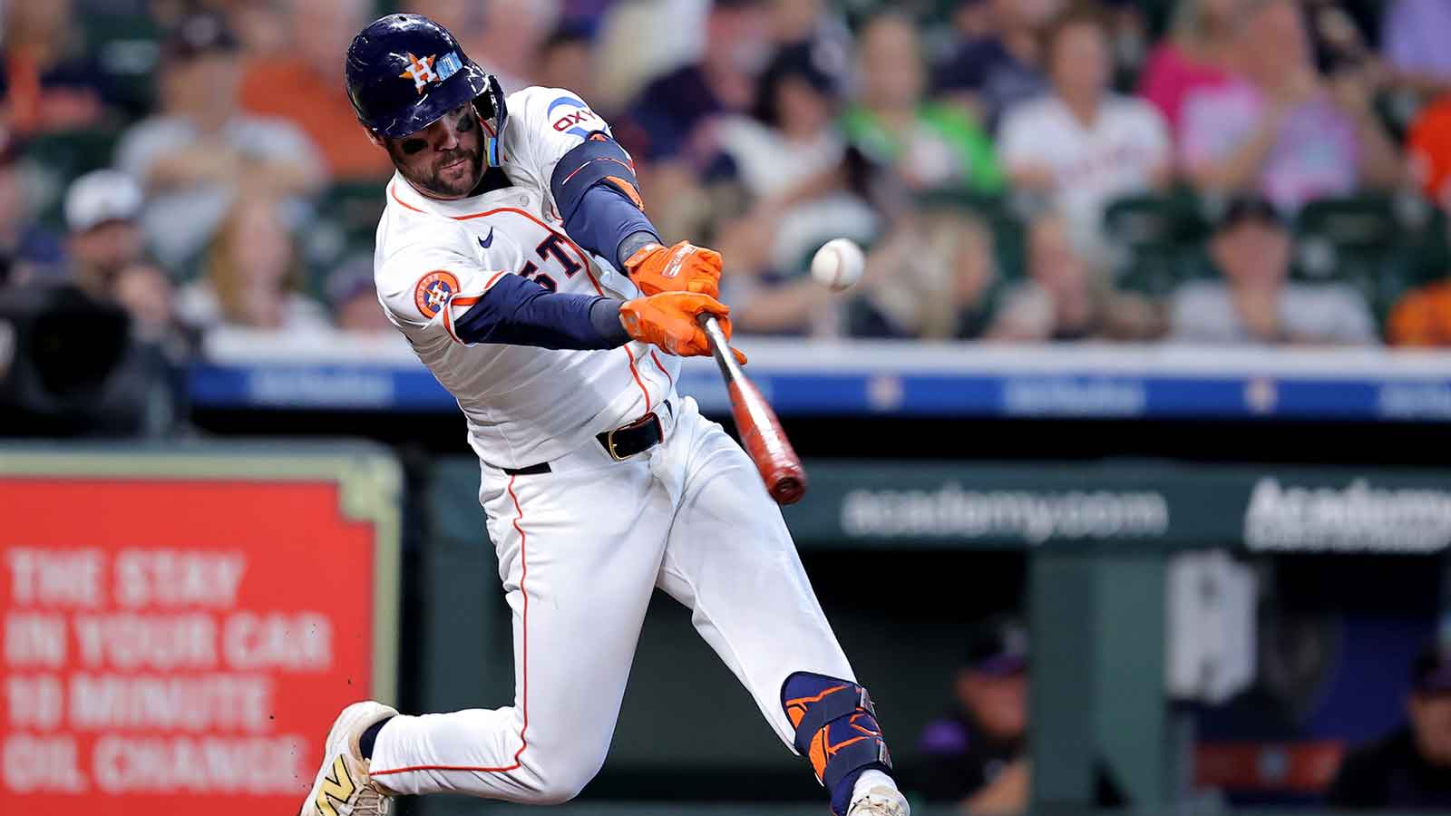 Cubs make move on ex-Astros World Series champ