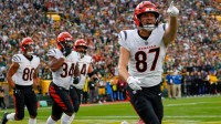 Cincinnati Bengals tight end Tanner Hudson (87) points to Bengals fans in the stands after catching a touchdown pass against the Green Bay Packers on Sunday, October 12, 2025, at Lambeau Field in Green Bay, Wis. The Packers won the game, 27-18.