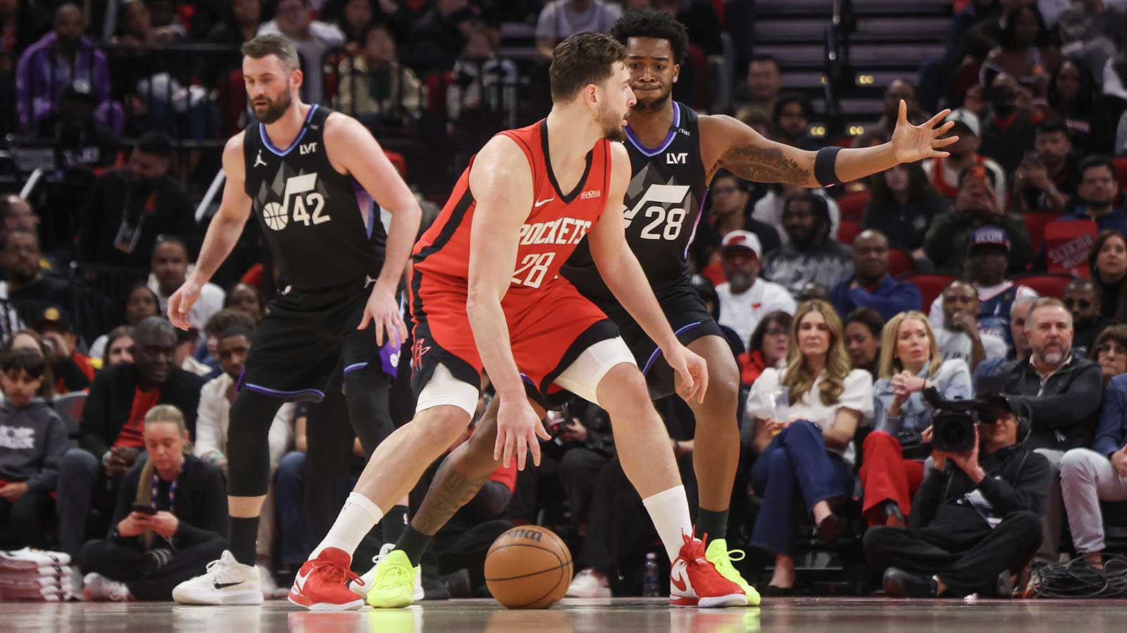 Rockets’ Alperen Sengun jukes Jazz for sweet reverse slam dunk