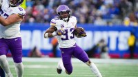 Minnesota Vikings running back Aaron Jones Sr. (33) runs the ball during a game against the New York Giants at MetLife Stadium, Dec 21, 2025, East Rutherford, NJ, USA