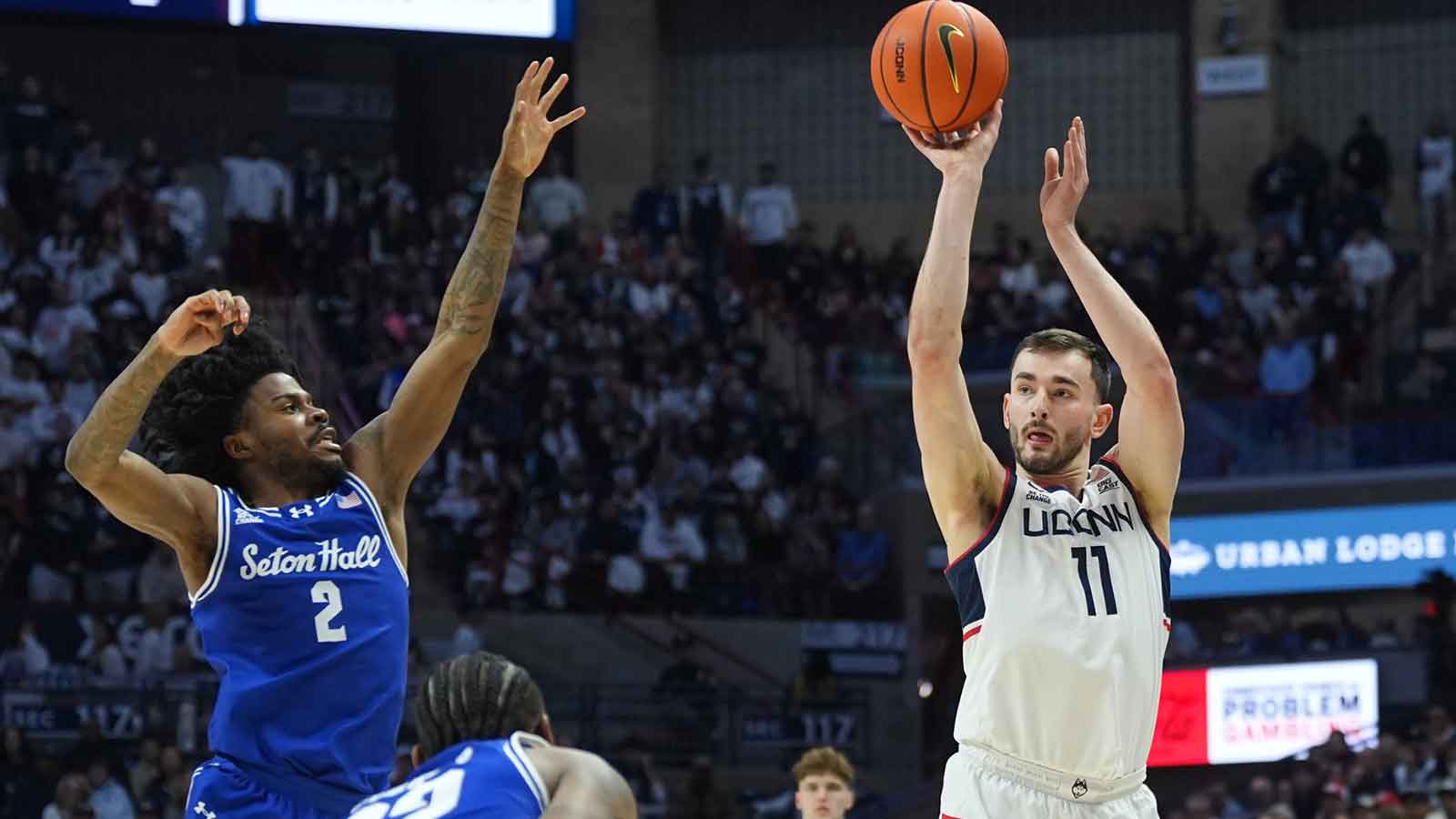 UConn basketball’s Alex Karaban has hilarious question for Florida fans during College GameDay