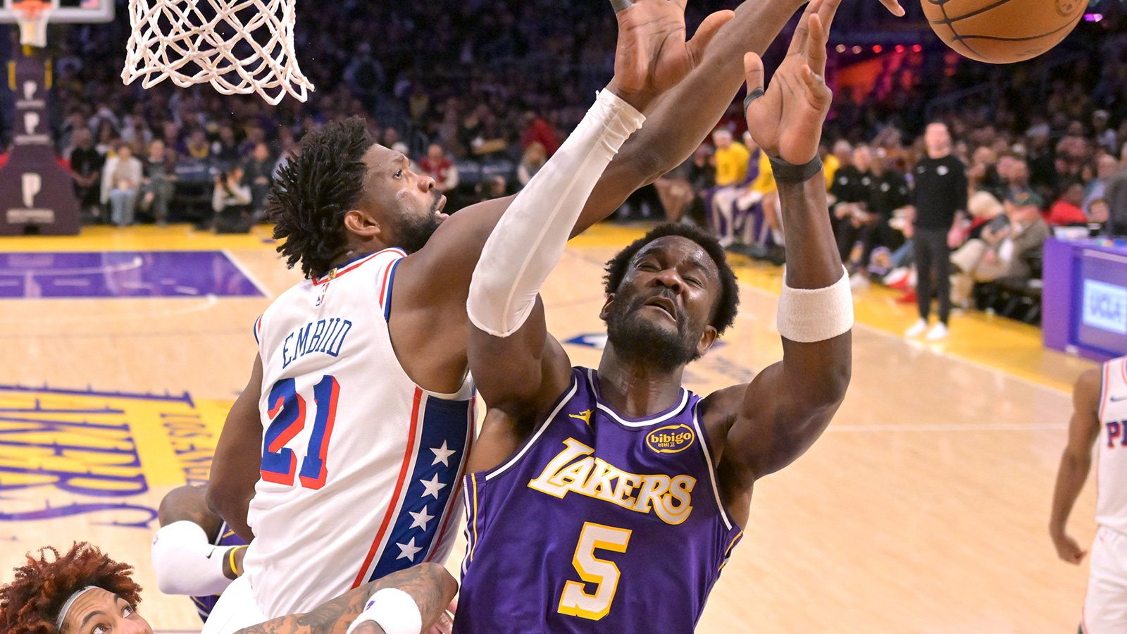 Deandre Ayton injury update brings Lakers sigh of relief after late scratch vs. Warriors