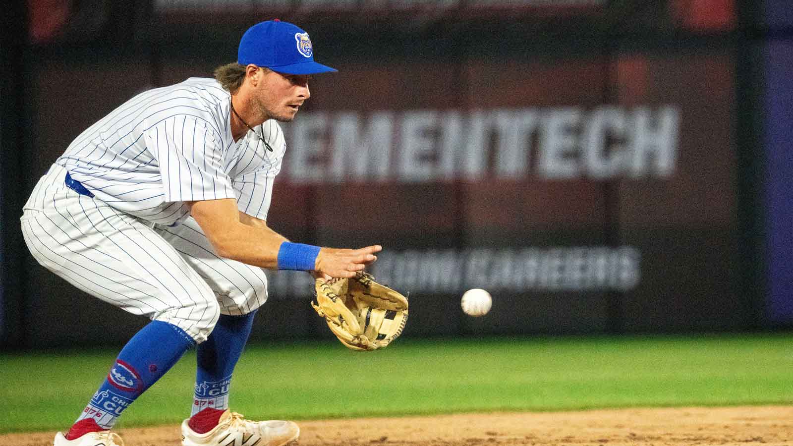 Blue Jays add infield depth by claiming Cubs infielder off waivers