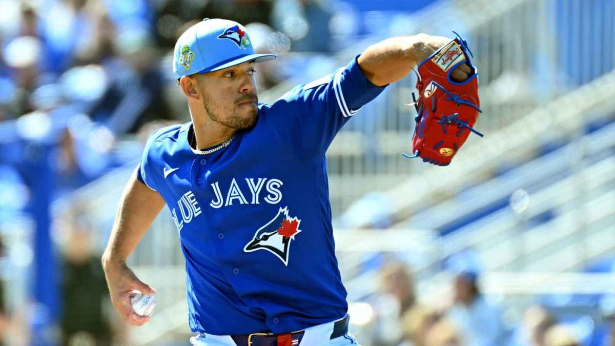 Toronto Blue Jays starting pitcher Jose Berrios (17) throws a pitch in the first inning against the New York Mets at TD Ballpark.