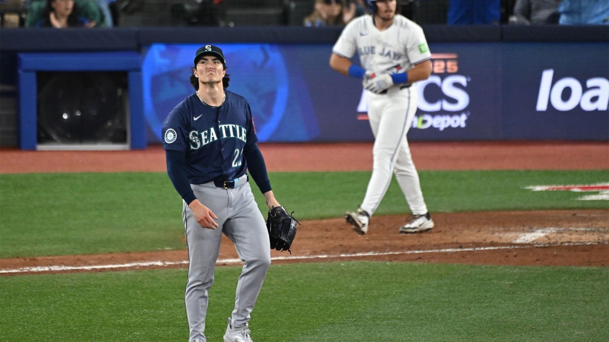 Seattle Mariners pitcher Bryan Woo (22) reacts after walking Toronto Blue Jays third baseman Addison Barger (47) in the seventh inning during game seven of the ALCS round for the 2025 MLB playoffs at Rogers Centre.