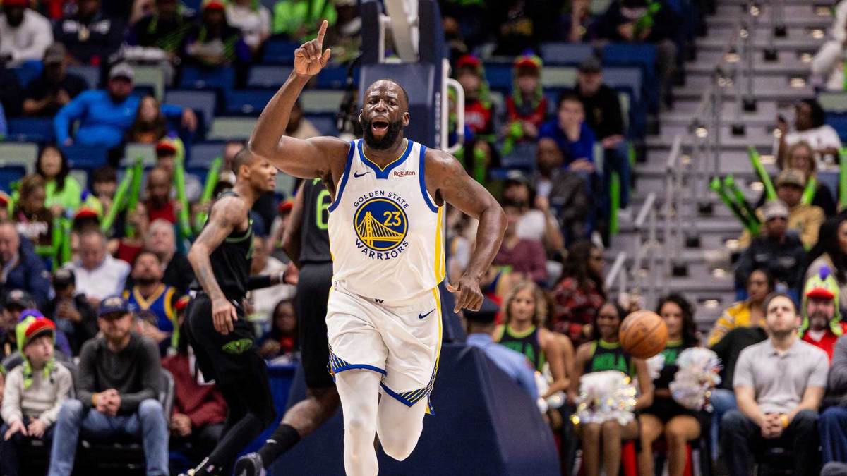 Golden State Warriors forward Draymond Green (23) reacts to a play against the New Orleans Pelicans during the first half at Smoothie King Center.