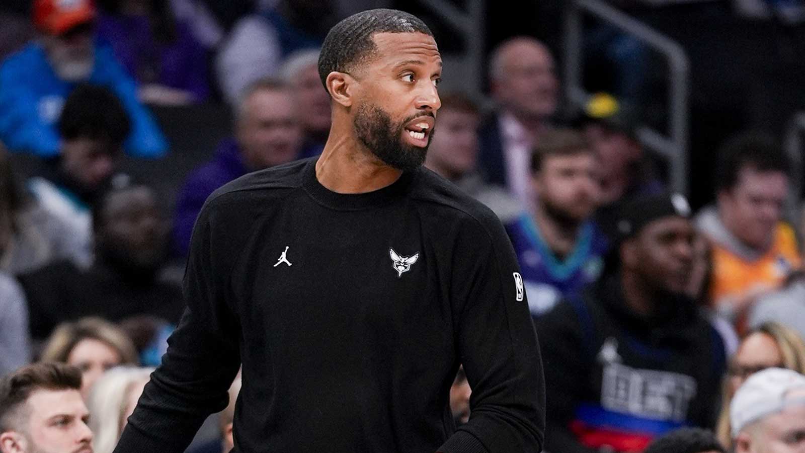 Hornets’ Charles Lee ejected after arguing foul call vs. Pistons