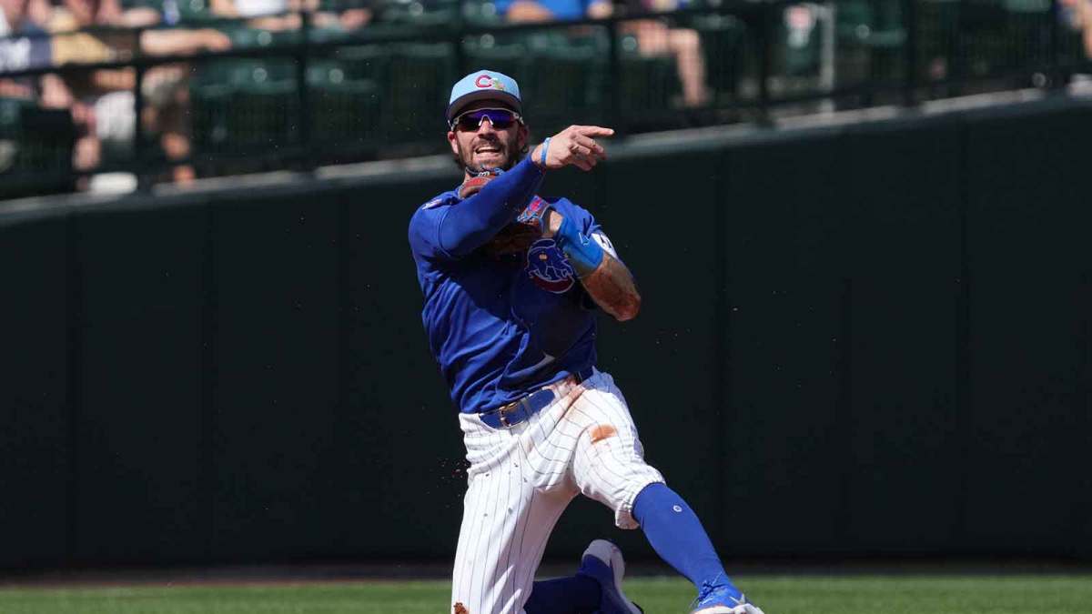 Chicago Cubs shortstop Dansby Swanson (7) makes the play for an out against the Colorado Rockies in the first inning at Sloan Park.