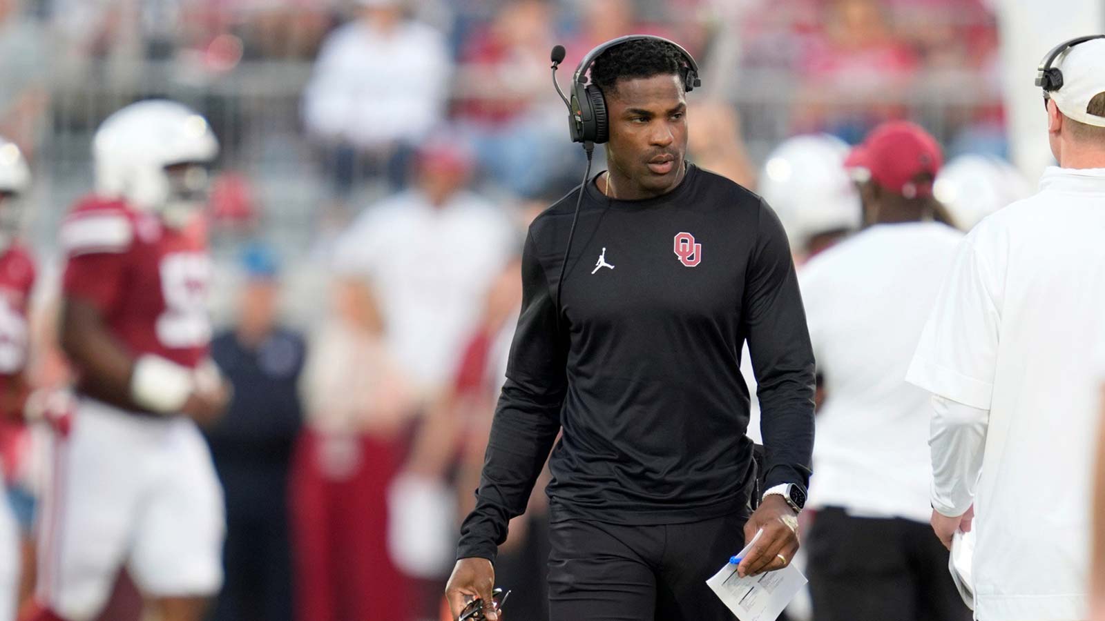 Oklahoma running backs coach DeMarco Murray walks on the sideline during a college football game between the University of Oklahoma Sooners (OU) and the Houston Cougars at Gaylord Family – Oklahoma Memorial Stadium in Norman, Okla., Saturday, Sept. 7, 2024.