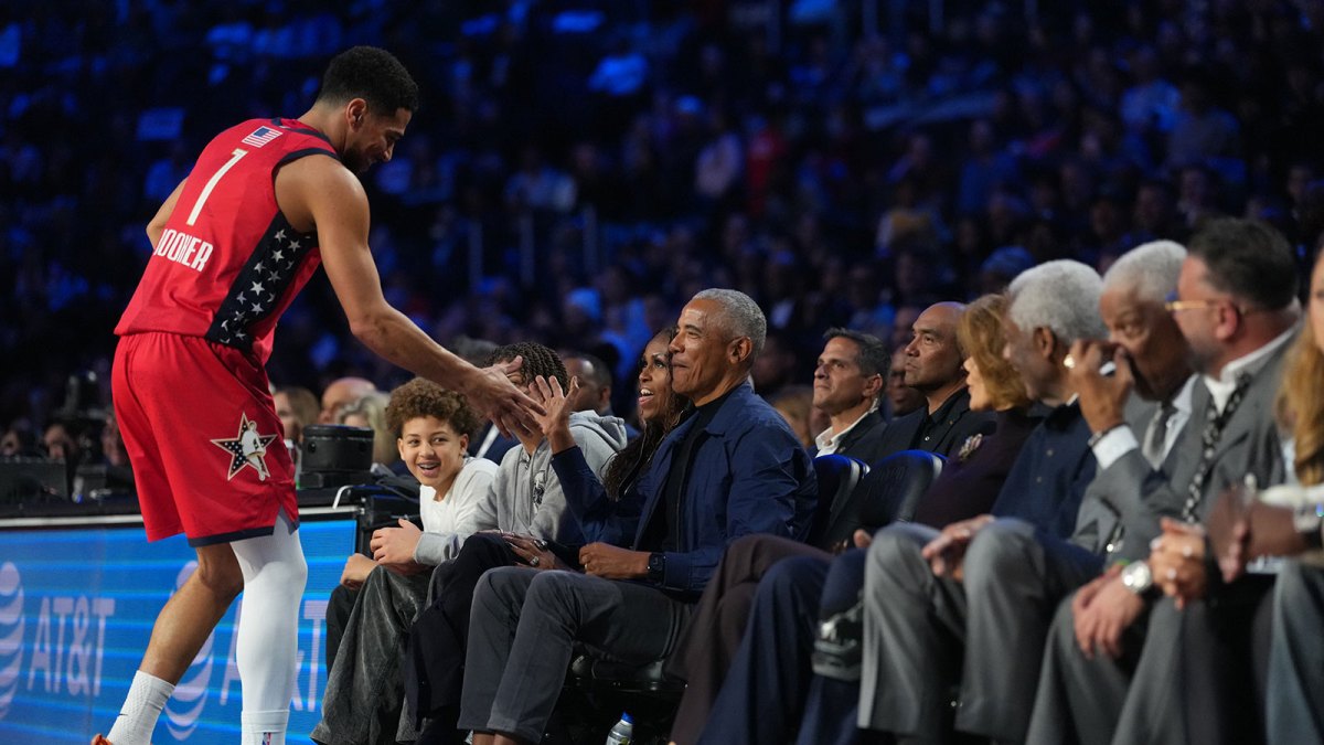 Team USA Stars guard Devin Booker (1) of the Phoenix Suns high fives former president Barack Obama in game 1 during the 75th NBA All Star Game at Intuit Dome.
