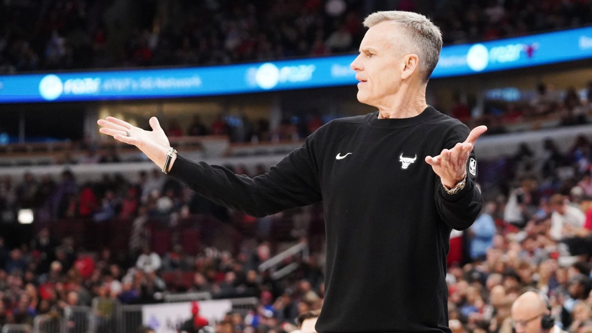 Chicago Bulls head coach Billy Donovan gestures to his team against the Detroit Pistons during the second half at United Center.