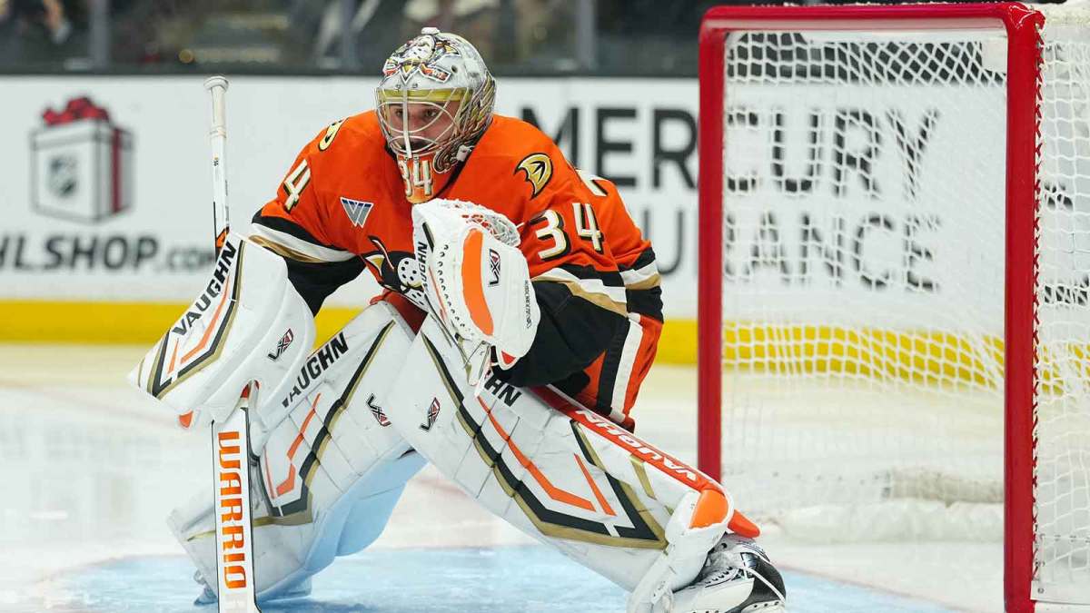 Anaheim Ducks goaltender Petr Mrazek (34) defends the goal against the Dallas Stars in the third period at Honda Center.