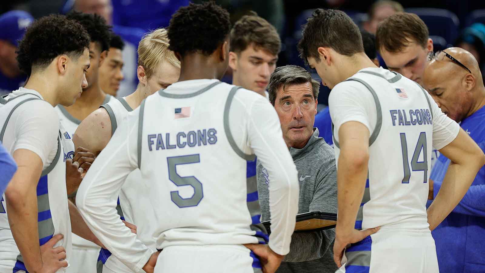 Air Force Falcons head coach Joe Scott talks with forward Beau Becker (14) and guard Ethan Taylor (5) and teammates in the second half against the Fresno State Bulldogs at Clune Arena.