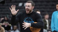 Hornets guard Pat Connaughton (21) waves to family