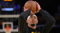 Los Angeles Lakers center Jaxson Hayes (11) warms up prior to the game against the Los Angeles Clippers at Crypto.com Arena.