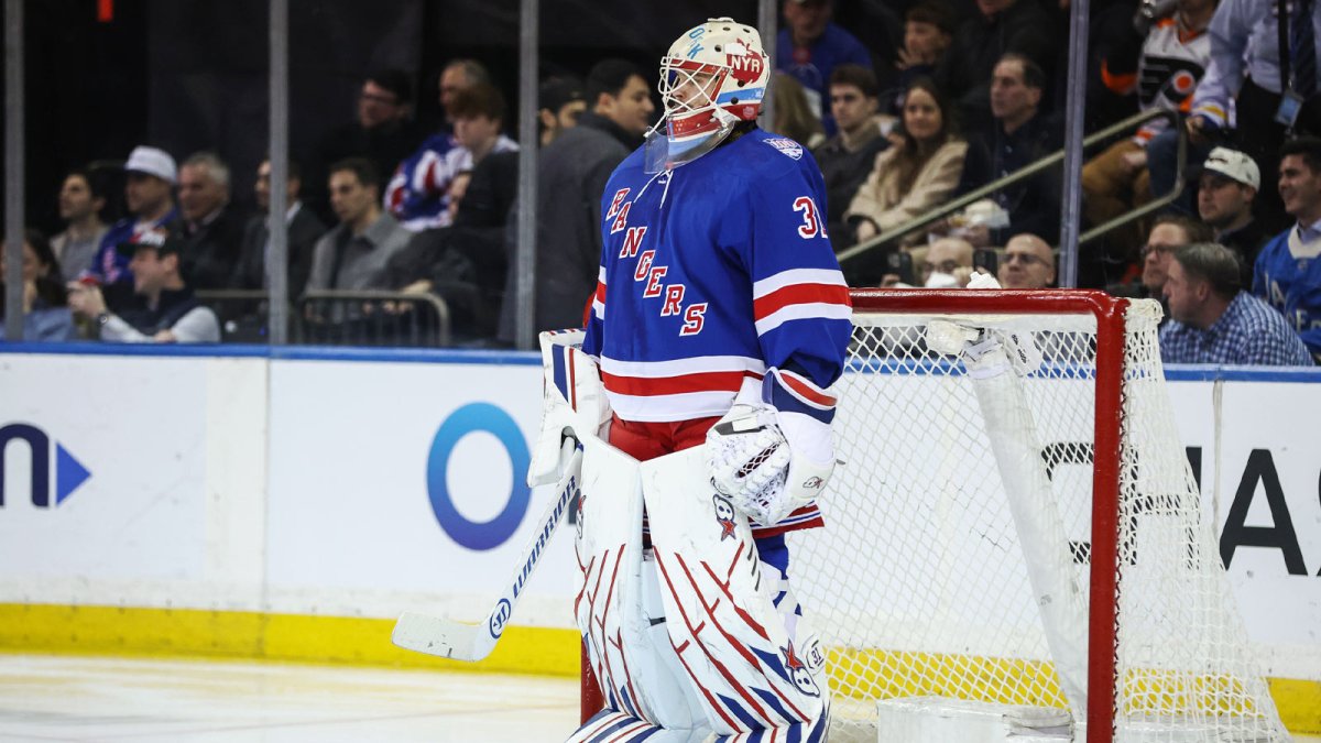 New York Rangers goaltender Igor Shesterkin (31) takes to the net for the start of the second period against the Philadelphia Flyers at Madison Square Garden