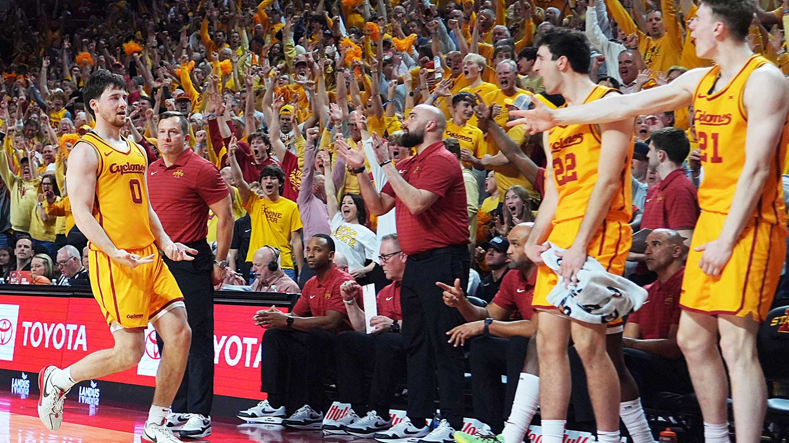 https://wp.clutchpoints.com/wp-content/uploads/2026/02/Iowa-State-basketball-team-celebrates.jpg