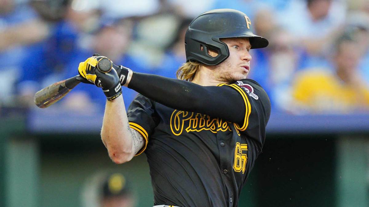 Pittsburgh Pirates right fielder Jack Suwinski (65) bats during the fifth inning against the Kansas City Royals at Kauffman Stadium.