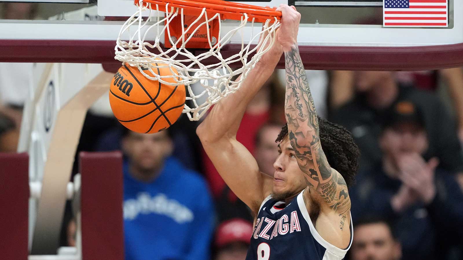 Gonzaga Bulldogs guard Jalen Warley (8) dunks against the Santa Clara Broncos during the first half at Leavey Center.